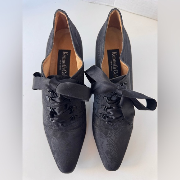 Vintage 90s Kenneth Cole black damask pompadour brocade jacquard lace up bootie - Picture 3 of 11